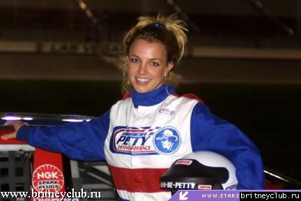 Фотки с NASCAR-а (14 Ноября 2002)1.jpg(Бритни Спирс, Britney Spears)