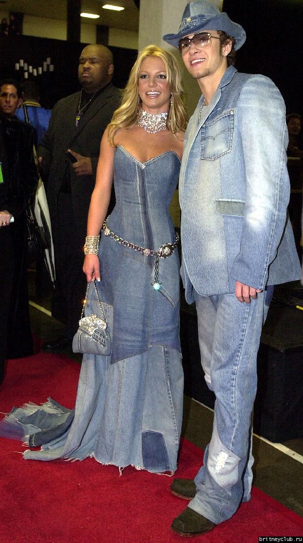 American Music Awards 2001 - Красная дорожка51583466.jpg(Бритни Спирс, Britney Spears)