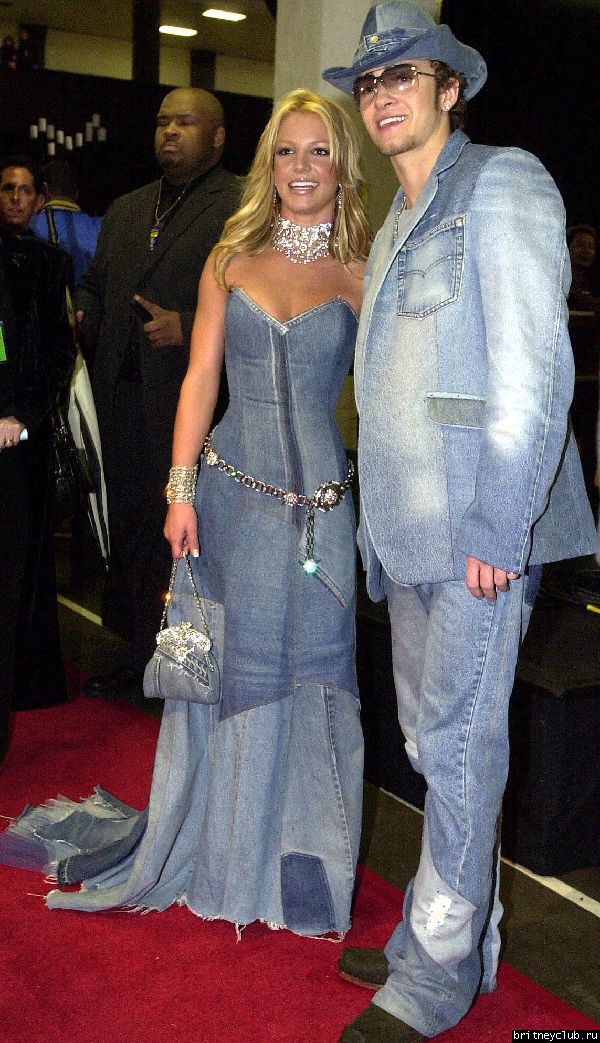 American Music Awards 2001 - Красная дорожка51583466_10.jpg(Бритни Спирс, Britney Spears)