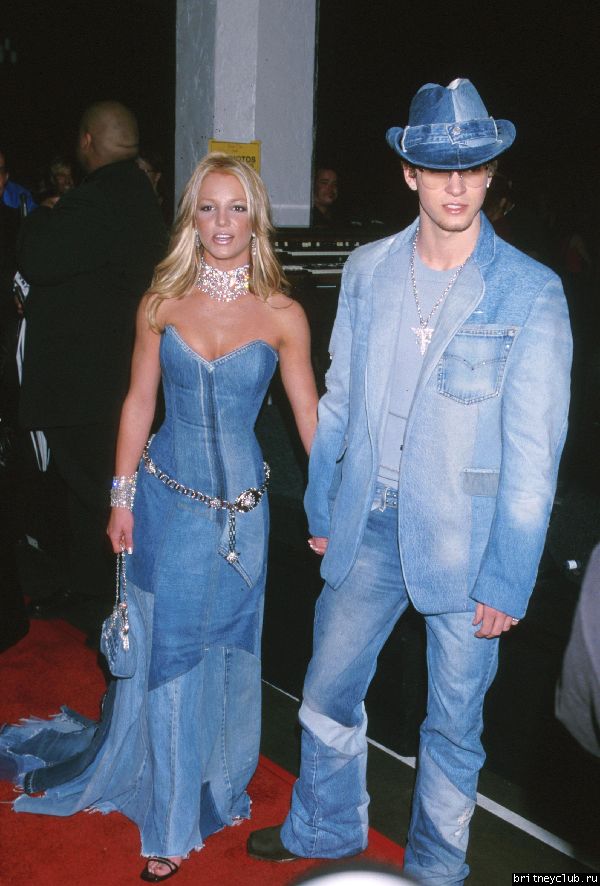 American Music Awards 2001 - Красная дорожка74684749_10.jpg(Бритни Спирс, Britney Spears)