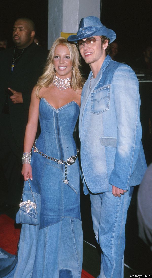 American Music Awards 2001 - Красная дорожка74684774_10.jpg(Бритни Спирс, Britney Spears)
