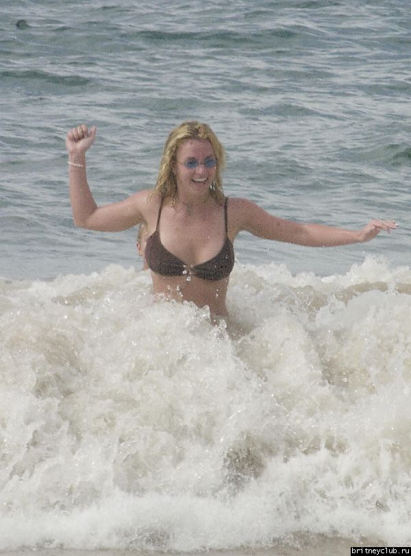 Бритни и Джастин на пляже в Майамиswim_060102_02.jpg(Бритни Спирс, Britney Spears)
