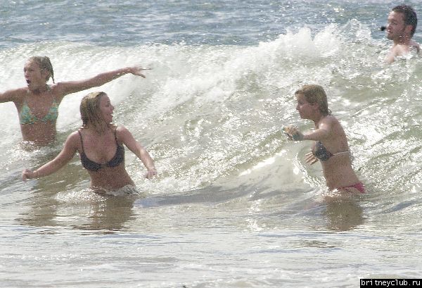 Бритни и Джастин на пляже в Майамиswim_060102_08.jpg(Бритни Спирс, Britney Spears)