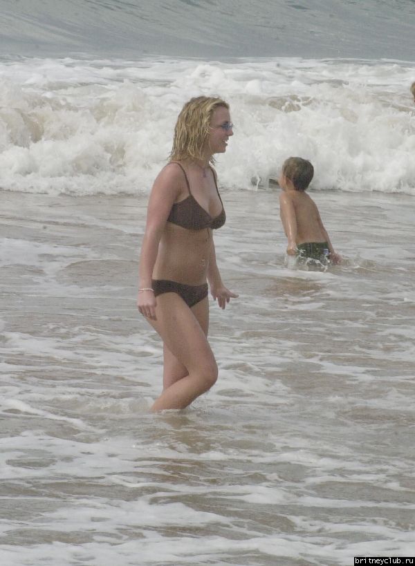 Бритни и Джастин на пляже в Майамиswim_060102_16.jpg(Бритни Спирс, Britney Spears)