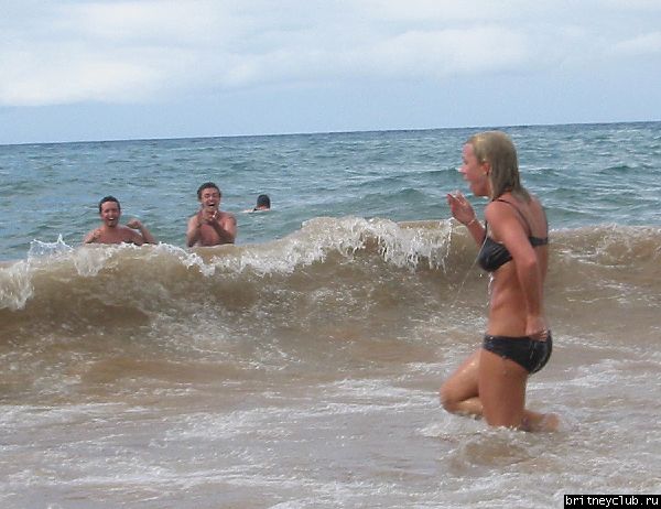 Бритни и Джастин на пляже в Майамиswim_060102_19.jpg(Бритни Спирс, Britney Spears)