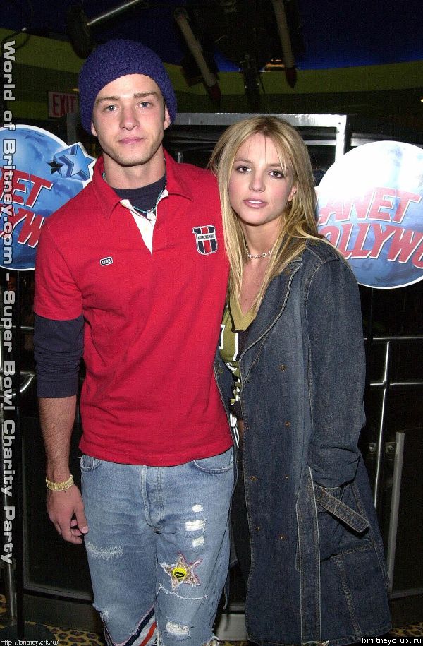 Бритни и Джастин на вечере  Superbowl 09.jpg(Бритни Спирс, Britney Spears)