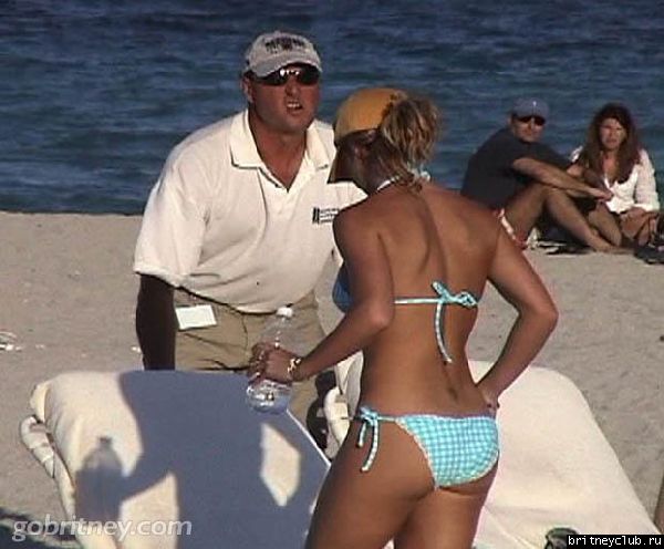 Бритни на пляже в Майямиbritney-spears-252-f49656.jpg(Бритни Спирс, Britney Spears)