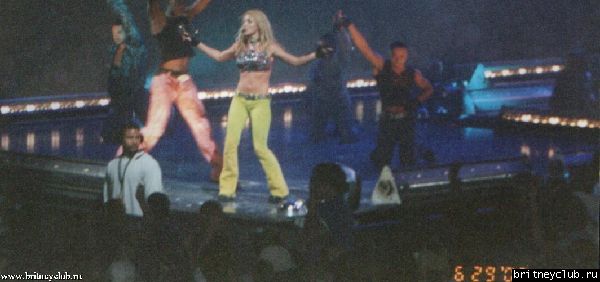 D.W.D. Boston, MA (29 Июня 2002)13.jpg(Бритни Спирс, Britney Spears)