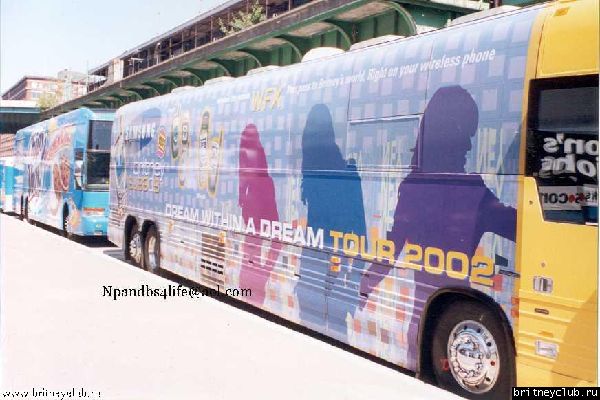 D.W.D. Boston, MA (29 Июня 2002)bus-03.jpg(Бритни Спирс, Britney Spears)