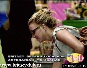 Бритни ходит по магазинам в Мексике (24 июля 2002)04.jpg(Бритни Спирс, Britney Spears)