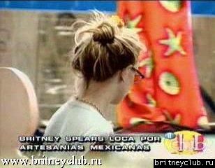 Бритни ходит по магазинам в Мексике (24 июля 2002)08.jpg(Бритни Спирс, Britney Spears)
