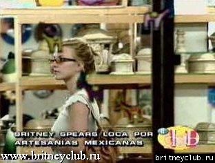 Бритни ходит по магазинам в Мексике (24 июля 2002)09.jpg(Бритни Спирс, Britney Spears)