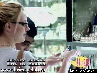 Бритни ходит по магазинам в Мексике (24 июля 2002)13.jpg(Бритни Спирс, Britney Spears)