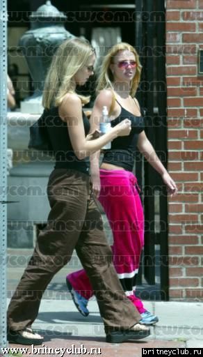 Бритни гуляет по Беверли Хиллз02.jpg(Бритни Спирс, Britney Spears)