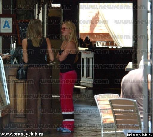 Бритни гуляет по Беверли Хиллз04.jpg(Бритни Спирс, Britney Spears)