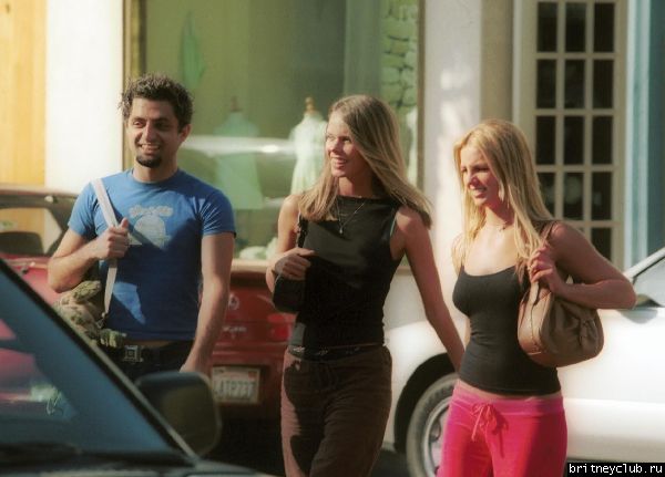 Бритни гуляет по Беверли Хиллзx196.jpg(Бритни Спирс, Britney Spears)