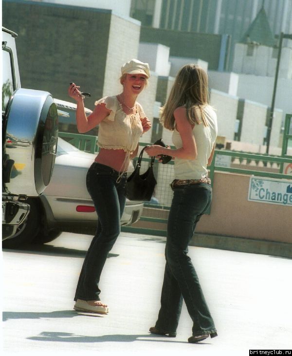 Бритни ходит по магазинам в Лос-Анджелесеx241.jpg(Бритни Спирс, Britney Spears)