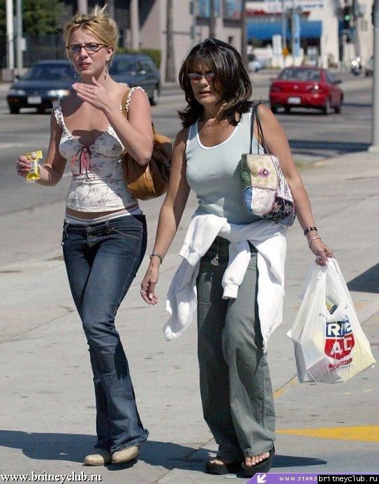 Бритни и Линн на шоппинге в Лос-Анджелесе8.jpg(Бритни Спирс, Britney Spears)