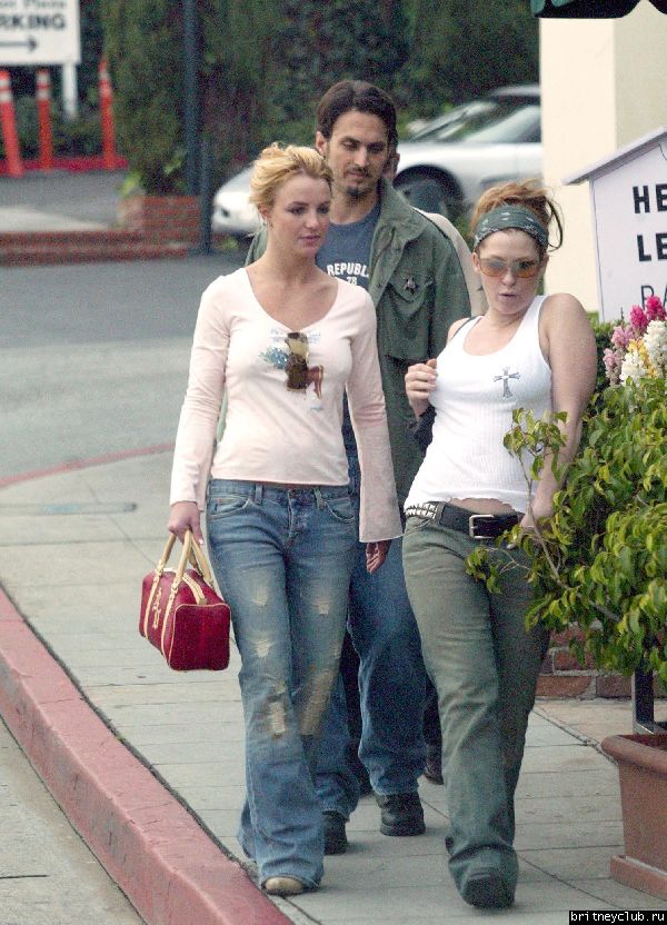 Шоппинг в Лос-Анджелесе012303_(6).jpg(Бритни Спирс, Britney Spears)