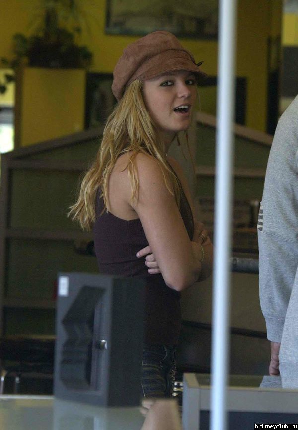Бритни ходит по магазинамsaz260306b_06.jpg(Бритни Спирс, Britney Spears)