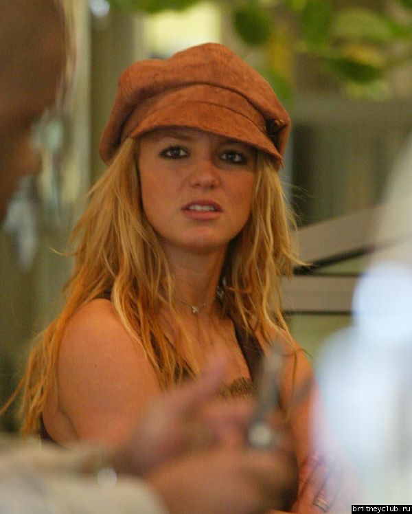Бритни ходит по магазинамx131.jpg(Бритни Спирс, Britney Spears)