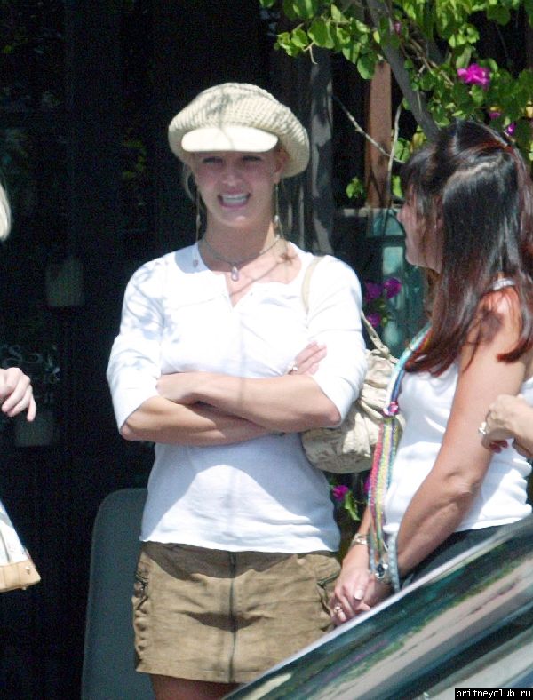 Бритни уезжает из ресторана Molyvos Greek113893.jpg(Бритни Спирс, Britney Spears)
