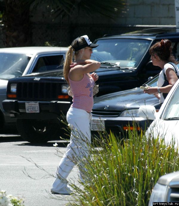 Бритни с друзьями в Лос-Анджелесе12941-05.jpg(Бритни Спирс, Britney Spears)