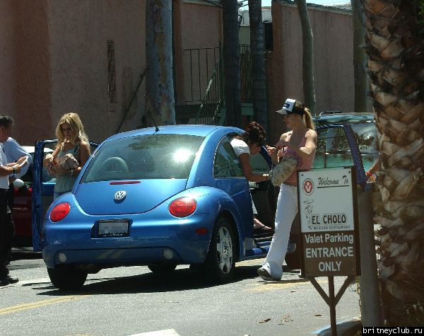 Бритни уезжает из ресторана Molyvos Greek12941-28.jpg(Бритни Спирс, Britney Spears)