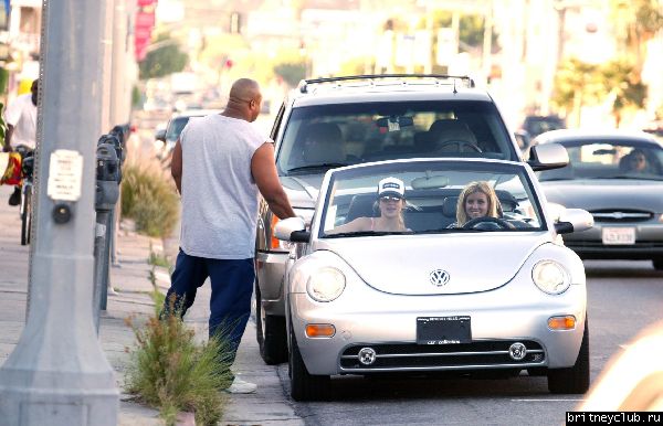 Бритни уезжает с вечеринки Бена Аффлека12941-29.jpg(Бритни Спирс, Britney Spears)