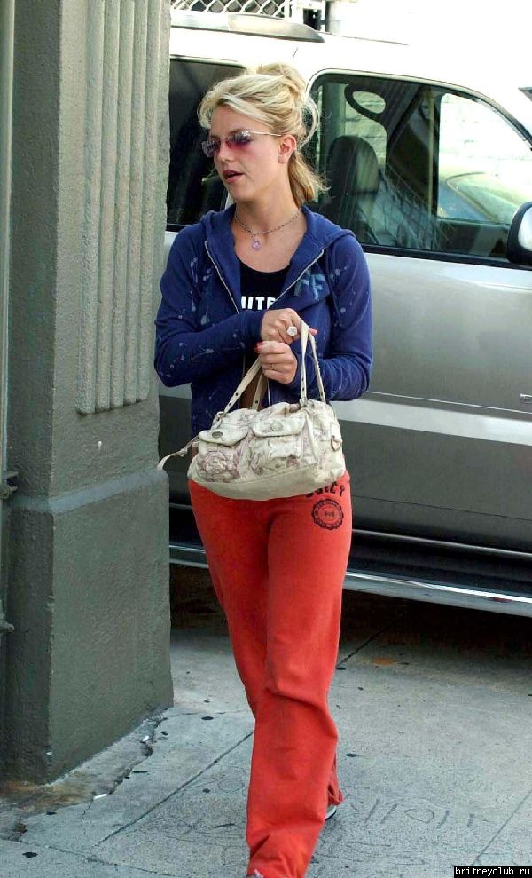 Бритни уезжает из ресторана Molyvos Greek424886b.jpg(Бритни Спирс, Britney Spears)
