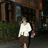 Бритни уезжает из ресторана Molyvos Greek