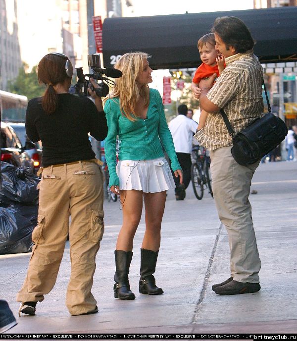 Бритни ловит такси в Нью-Йорке15.jpg(Бритни Спирс, Britney Spears)