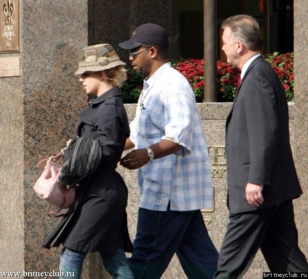 Бритни уезжает из отеля в Нью-Йорке001.jpg(Бритни Спирс, Britney Spears)
