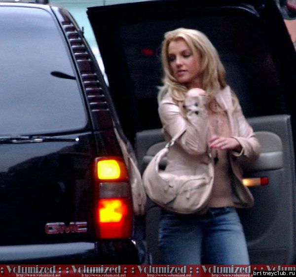 Бритни уезжает из отеля в Нью-Йорке01.jpg(Бритни Спирс, Britney Spears)