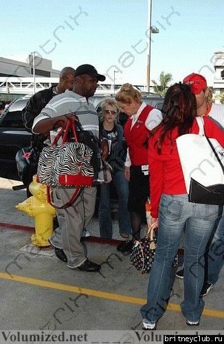 Бритни делает остановки по пути в аэропорт07.jpg(Бритни Спирс, Britney Spears)