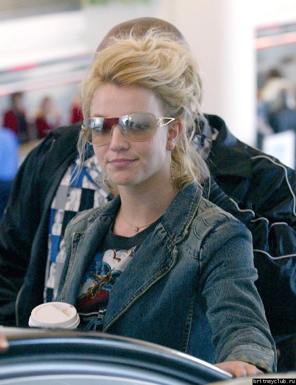 Бритни делает остановки по пути в аэропорт21.jpg(Бритни Спирс, Britney Spears)