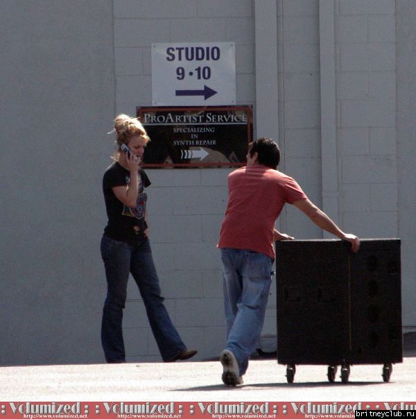 Бритни делает остановки по пути в аэропорт(дополнение)17.jpg(Бритни Спирс, Britney Spears)