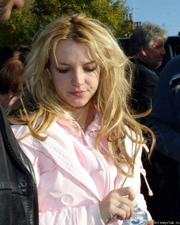 Бритни уезжает из отеля Mandarin в Лондоне4.jpg(Бритни Спирс, Britney Spears)