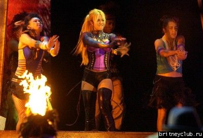 Выступление на AMA 2003013.jpg(Бритни Спирс, Britney Spears)