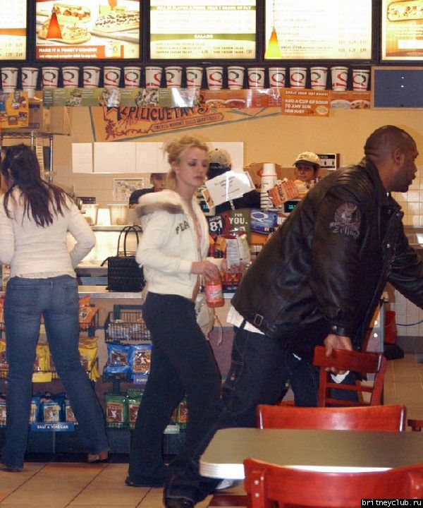 Бритни на шоппинге в Санта Моникеbspears122303_08.jpg(Бритни Спирс, Britney Spears)