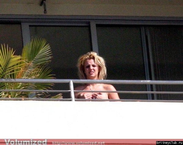Бритни загорает обнаженной на балконе своего пентхауса2.jpg(Бритни Спирс, Britney Spears)
