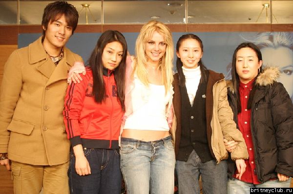 Бритни с фанатами из Кореи1.jpg(Бритни Спирс, Britney Spears)