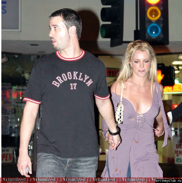 Бритни уезжает из бара в Санта Монике01.jpg(Бритни Спирс, Britney Spears)