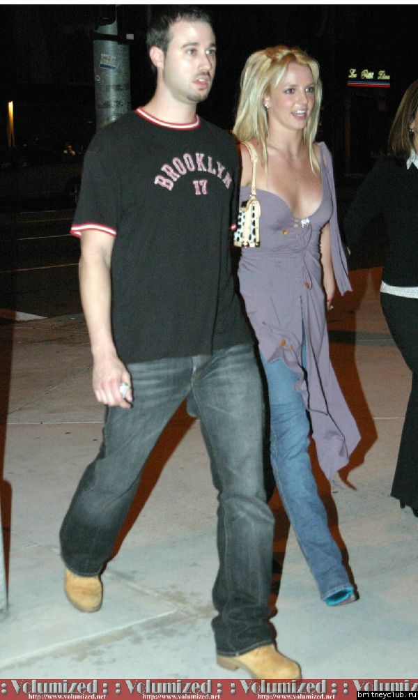 Бритни уезжает из бара в Санта Монике04.jpg(Бритни Спирс, Britney Spears)