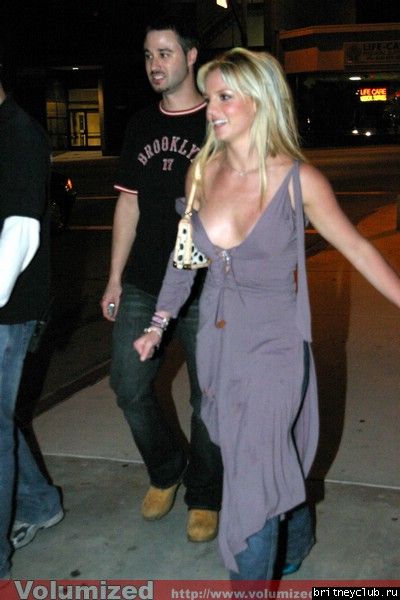 Бритни уезжает из бара в Санта Монике10.jpg(Бритни Спирс, Britney Spears)