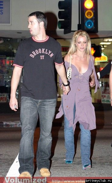 Бритни уезжает из бара в Санта Монике1070580339107.jpg(Бритни Спирс, Britney Spears)