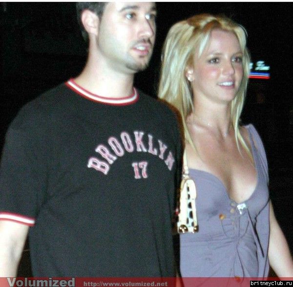 Бритни уезжает из бара в Санта Монике1070580342594.jpg(Бритни Спирс, Britney Spears)