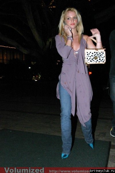 Бритни уезжает из бара в Санта Монике13.jpg(Бритни Спирс, Britney Spears)