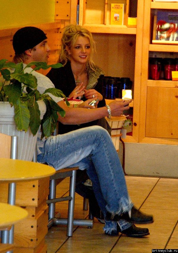 Бритни и Брайан в Санта Монике17~316.jpg(Бритни Спирс, Britney Spears)