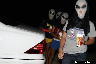 Бритни позирует в маске для Хеллоуина002.jpg(Бритни Спирс, Britney Spears)